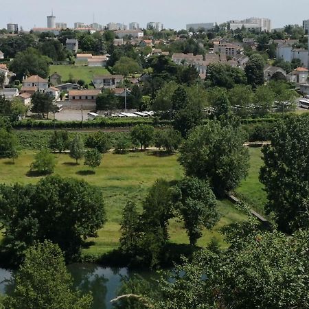 Appartement meublé proche du futuroscope Poitiers Esterno foto